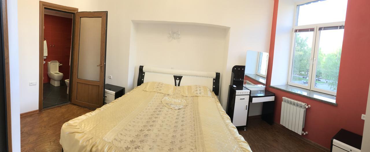 Apartment By Family Hotel Erivan Exterior foto